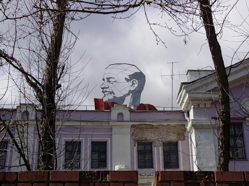 Profile of Lenin above the plant's roof