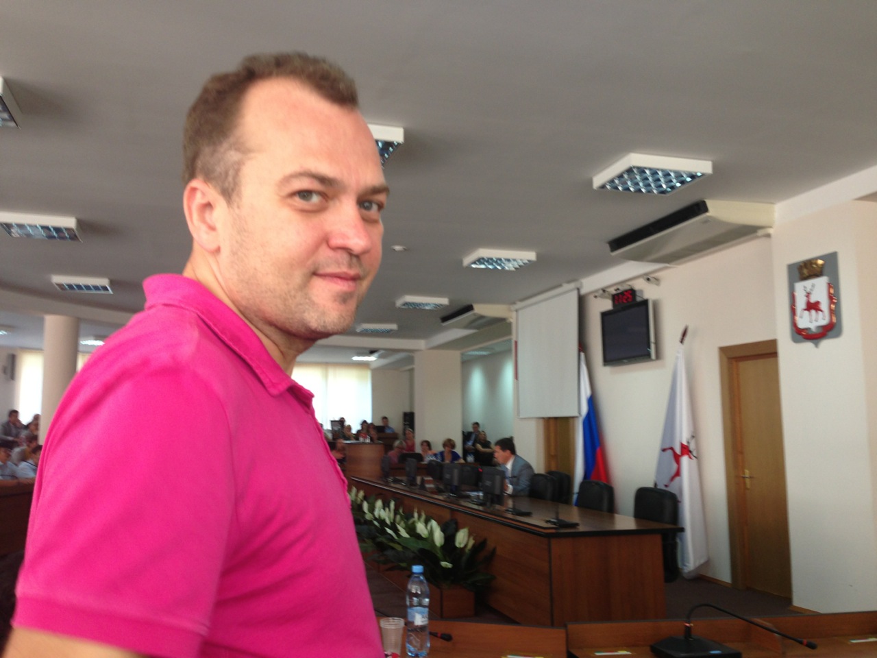 Ilya Osipov at a meeting of outraged residents with the Mayor of Nizhny Novgorod Oleg Sorokin