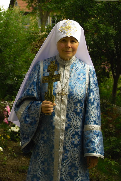 Fotinia — the world's only self-proclaimed woman priest; she lives in Bolshaya Elnya and receives those seeking help