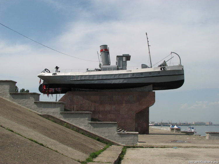 The gunboat "Geroy" of the Volga Military Flotilla on the Nizhne-Volzhskaya Embankment in Nizhny Novgorod