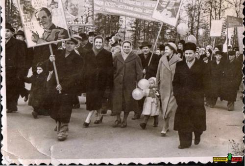 A workers' demonstration in a City of Sarov