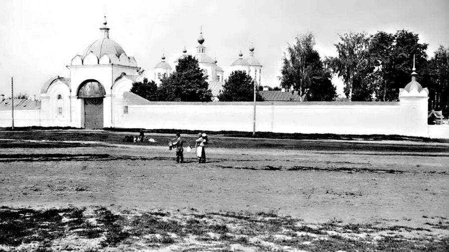 Nizhny Novgorod. Oksky Descent, 2a. Convent of the Exaltation of the Holy Cross