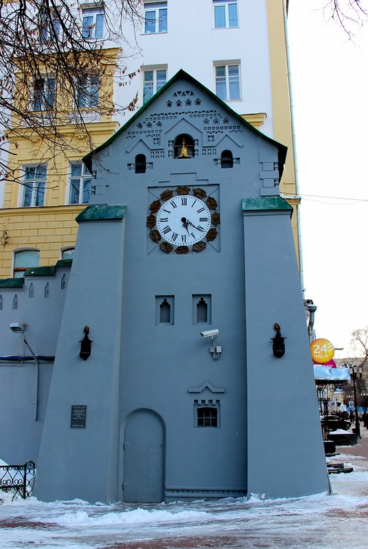 The clock tower by the The State Bank Building on B. Pokrovskaya , present-day view