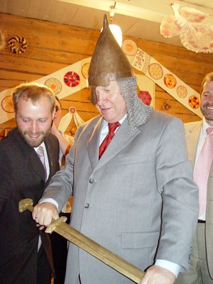 Shantsev in the village of Vladimirskoye , the local history museum by Svetloyar . On the left, the director of the Voskresenskoe Povetluzhye Nature Park nature park Alexey Groza