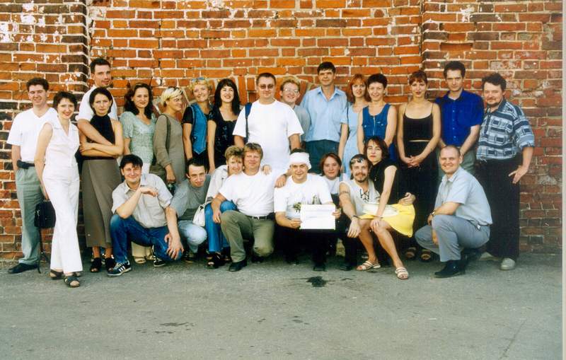 One of the first gatherings of Nizhny Novgorod forum users. In the center of the front row, wearing a turban, is NNRU founder Ilya Osipov ; far left is Mikhail Iosilevich