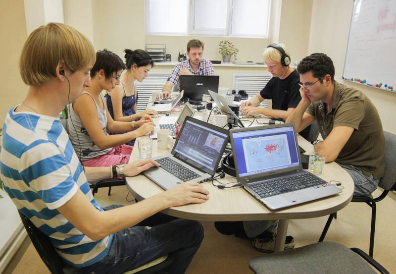 Команда i2istudy за работой