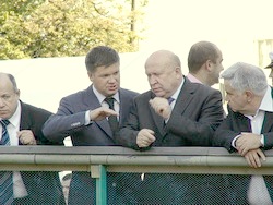 A. Averin explains construction prospects to Valery Shantsev