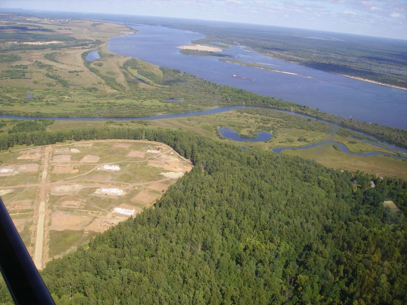Construction of the Terraski yacht club, with the Volga visible