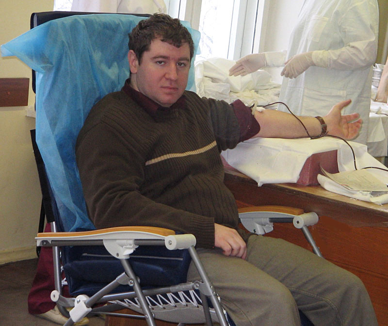 Mikhail Iosilevich giving blood. A donor drive by NNRU
