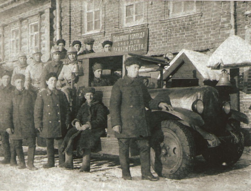 Fire brigade of "Nizhkozhtrest", Bogorodsk, Bragin Street, 10. Photograph taken in 1933; at the wheel is the fire department driver Usilov Nikolay Vasilyevich