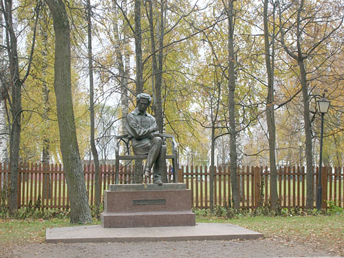 Statue of Pushkin in the selo of Bolshoe Boldino