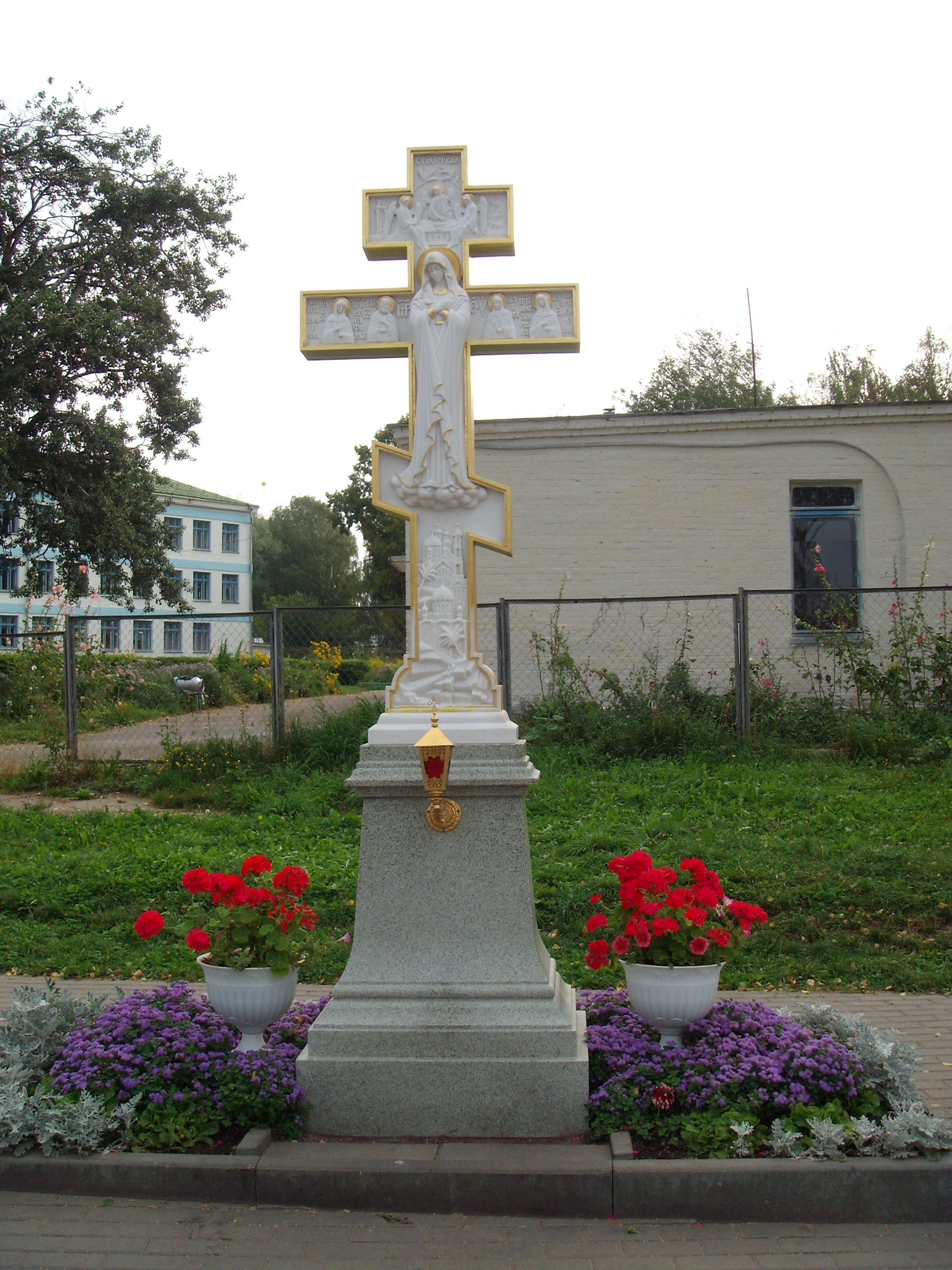 The cross at the start of the Holy Ditch