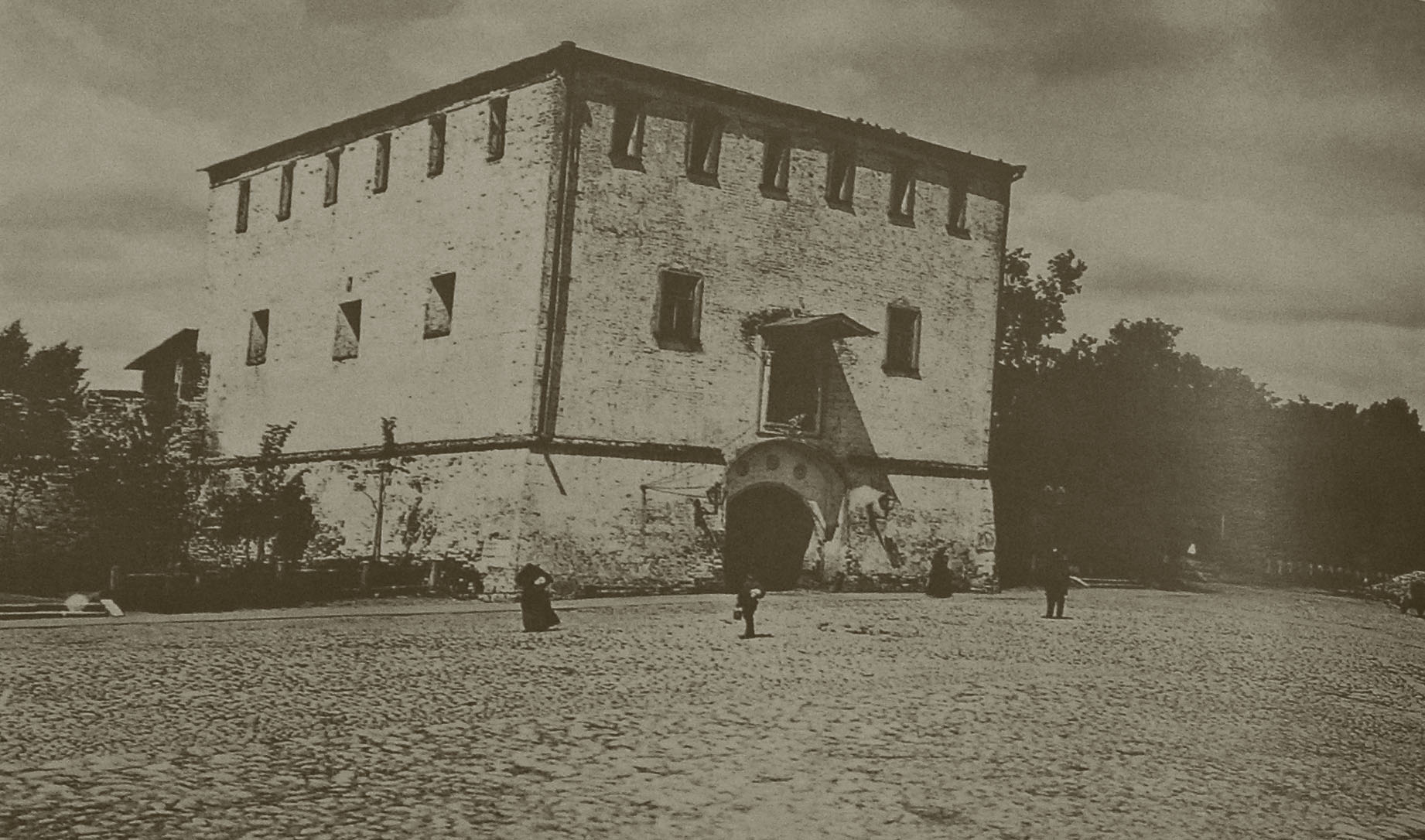 The Condition of the Dmitrov Tower of the Kremlin in the Late 19th Century
