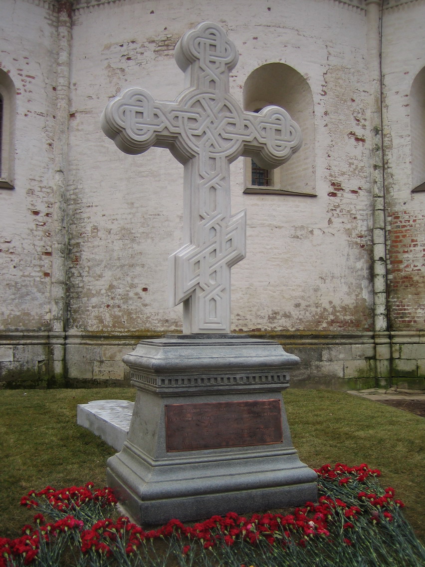The tombstone erected on November 1, 2008 over the grave of D. Pozharsky at the Spaso-Yevfimiev Monastery (Suzdal)