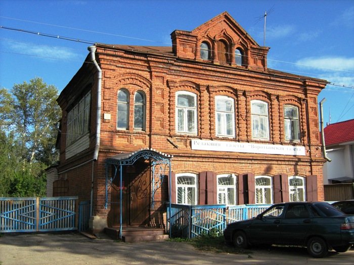 The house of merchants Yalovitsyn on M. Gorky Street in Vorotynets
