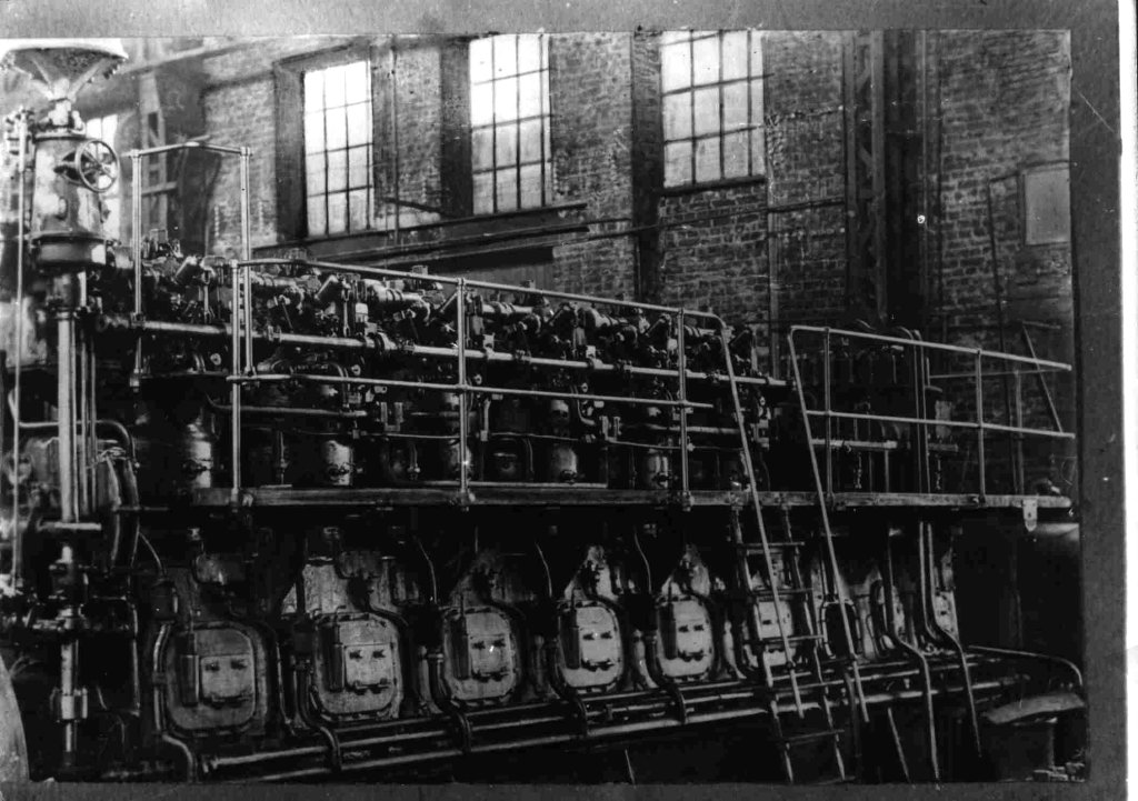 The " Dvigatel Revolyutsii " plant. 1930s, a 1,000-hp engine