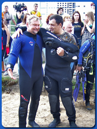 Vadim Bulavinov and Mikhail Fridman in wetsuits