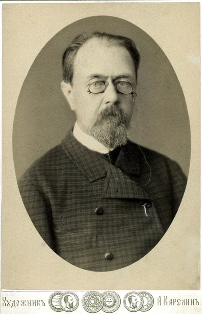 Alexander Serafimovich Dakhnovich-Gatsissky in a photograph by Karelin. The intellectual