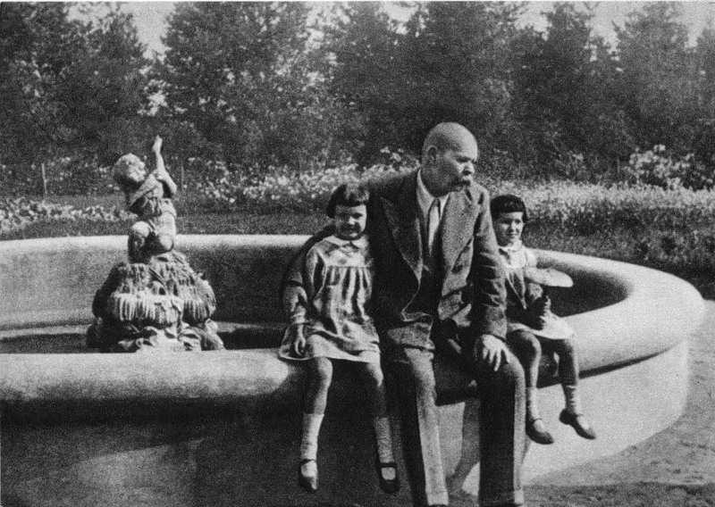 M. Gorky with his granddaughters Marfa and Darya Peshkova at the dacha in Gorki-10. 1932
