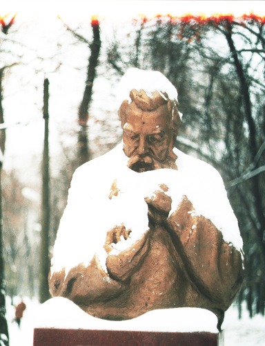 Monument to Kulibin in the park
