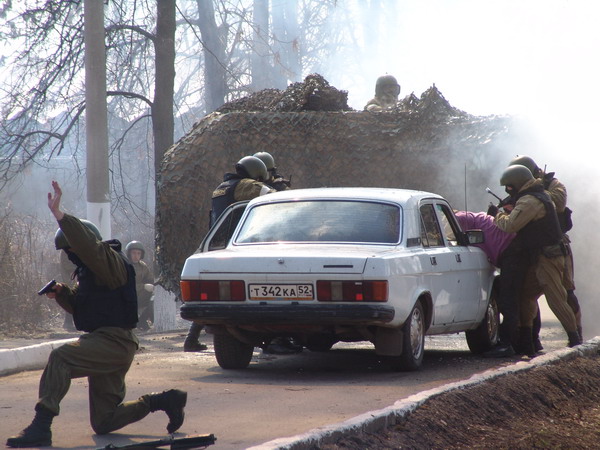 Учения. Освобождение заложников из автомобиля Волга