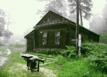 A Russian izba near Lake Svyatoe . A summer morning, Staraya Pustyn , Arzamassky District, Nizhny Novgorod Region