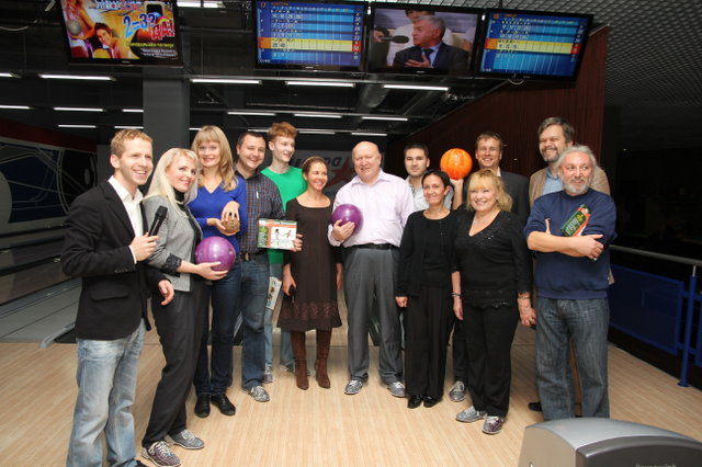 A.A. Kamin at a gubernatorial bowling game with select Nizhny Novgorod bloggers. Back row, far right