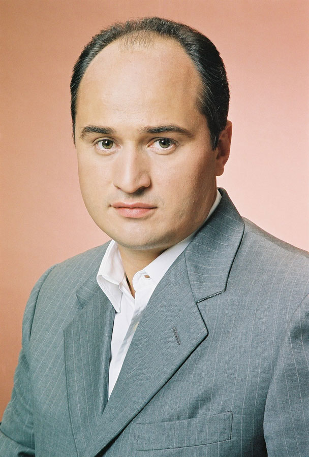 Official portrait. Photo by the PIR Group