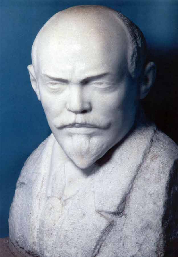 V.I. Lenin. 1922–1923. Marble. Sculptor S.D. Erzya