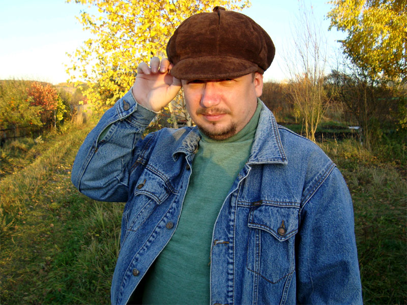 Anatoly Balyaev in his garden plot, in the guise of Lenin