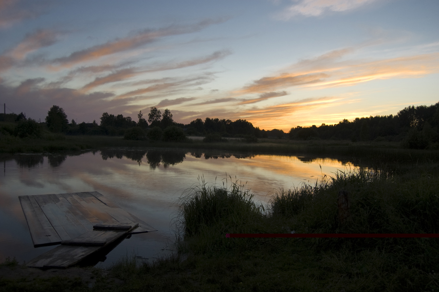 The Lyunda. Boards for rinsing laundry near Vladimirskoye . To the left is the road crossing towards Svetloyar