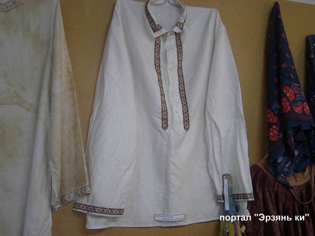 Traditional Mordvin shirts — panar)