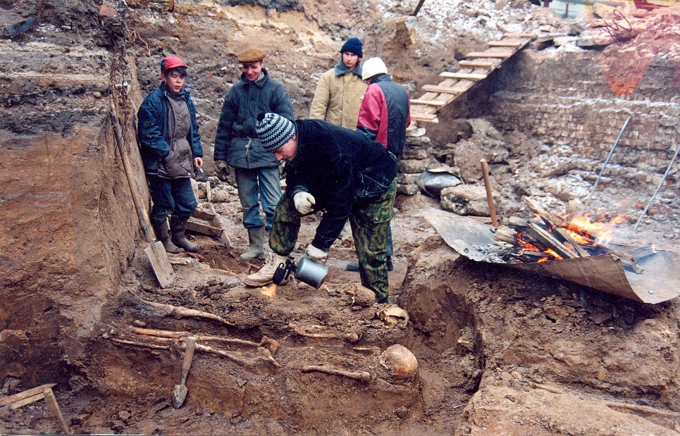 Excavations at the site of the foundation of the Moskva Hotel. An eyewitness account: "I posed here a bit with a soldering iron. The ground was freezing hard, we had to thaw it… No