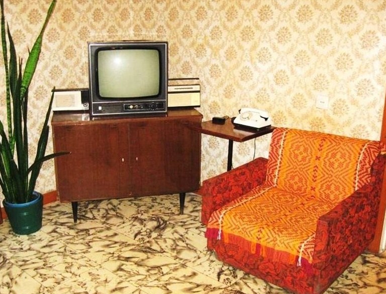 In the Sakharov Museum of the academician at 214 Gagarin Avenue , the surroundings in which Academician Sakharov lived and worked in the The City of Gorky have been recreated