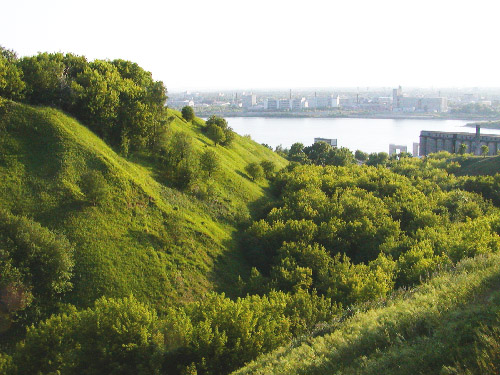 Dyatlov Hills . View from the Historic Center toward Zarechka , construction Metro Bridge and elevator