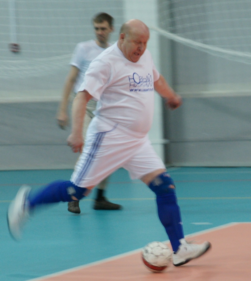 Governor Shantsev plays football with the users of the "Novy Nizhny" portal. Photo by Newnn.ru