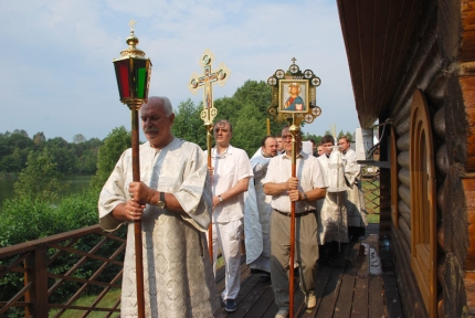 Nikita Mikhalkov leads a religious procession in Nizhny Novgorod. Consecration of a church dedicated to the holy martyr Tryphon