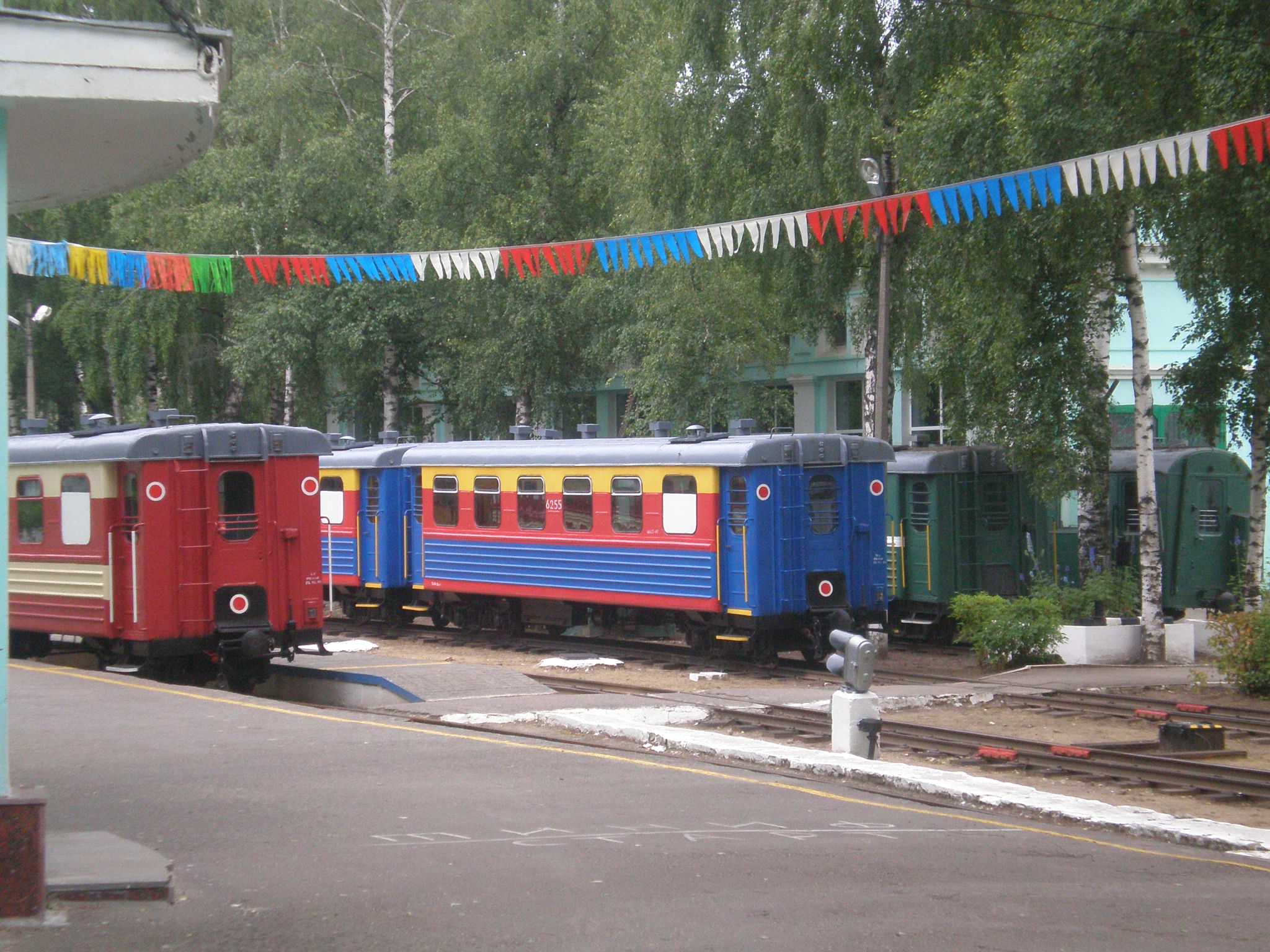 Passenger carriages, tracks at Rodina station. 29.06.2008