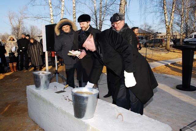 Laying the capsule with a message to posterity into the foundation of the Optical Theatre. In the centre of the photograph: Governor Valery Shantsev , Alexey Groza , Nikolai Sataev