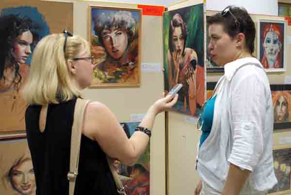 At the opening of the painting and graphics exhibition "STIKhiYA" by Elena Abrosimova and Lyubov Petritskaya