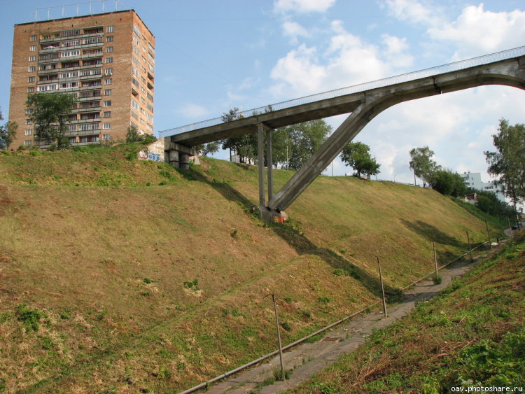 Postal Descent and the bridge above it