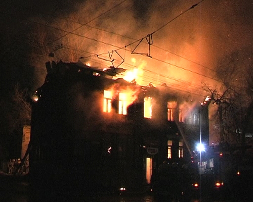 Fire on Kostina Street on 23 March 2010. A corner wooden house facing Belinskogo Street burned down