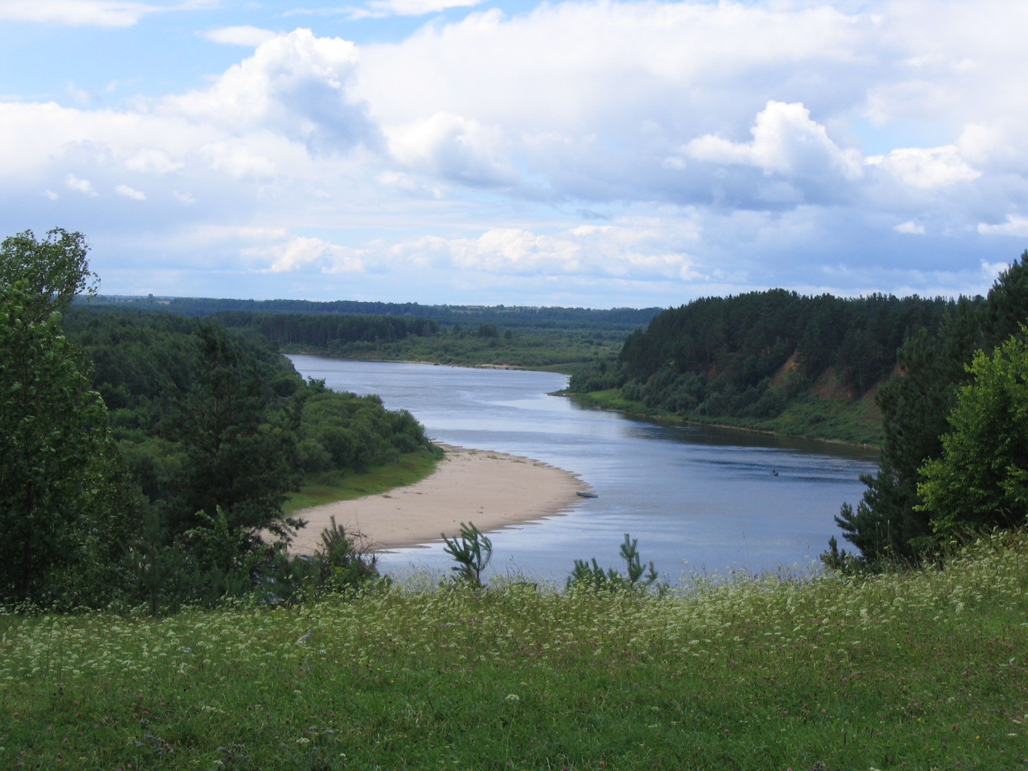 The Vetluga River in the settlement of Varnavino