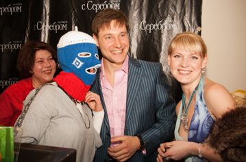 Friends surround Roman Skudnyakov. Vladimir Makhov's Studio