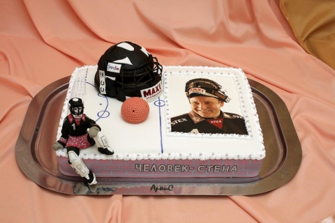 A gift cake made at Arkis