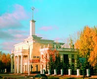 The former Schastlivaya station. It now houses the Avtozavodsky District Wedding Palace