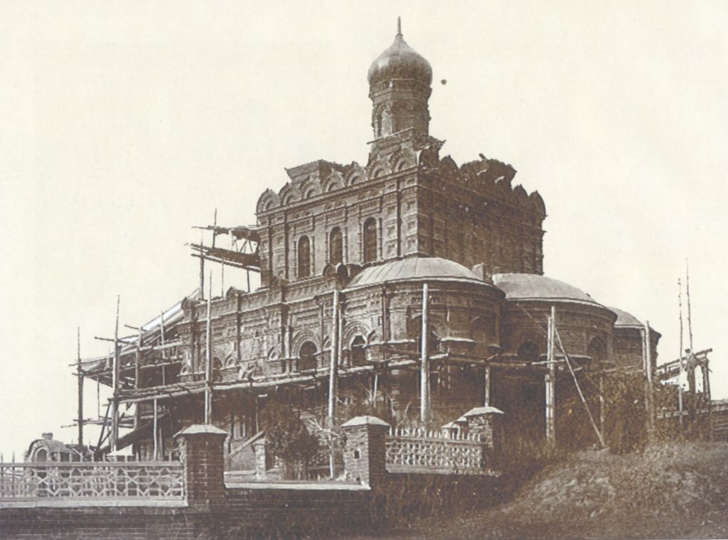 Construction of the Church of the Archangel Michael in the village of Semyany. Photograph from the early 20th century