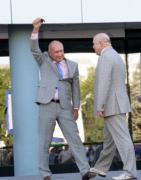 The Governor of Nizhny Novgorod Region Valery Shantsev greets the team. Photo by Alexander Churbanov. The club's official site