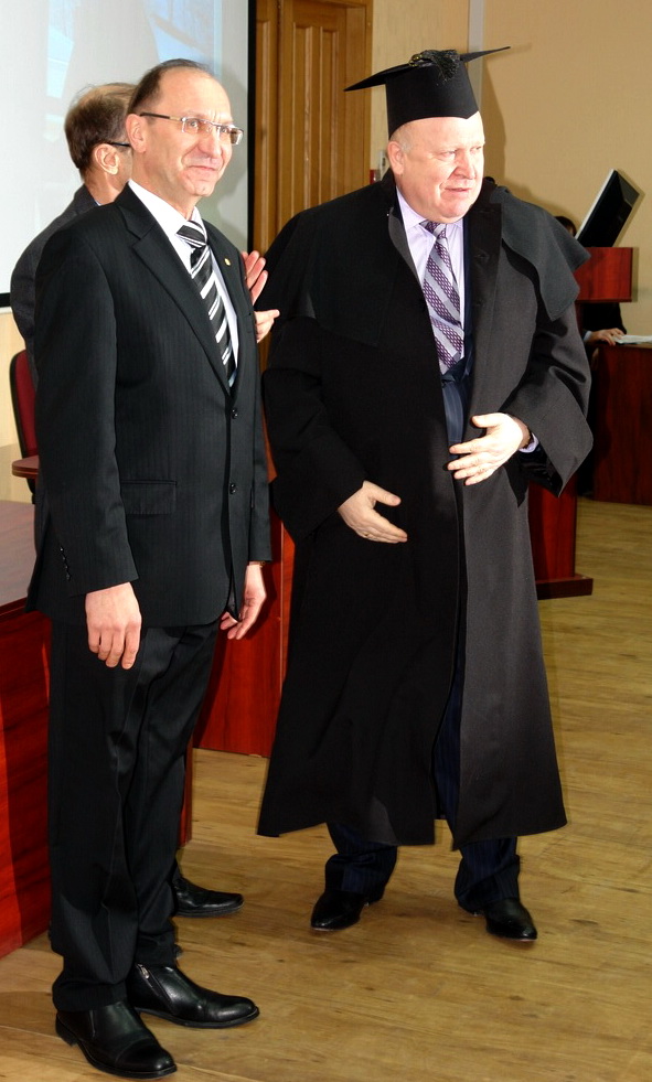 Honorary Doctor V. P. Shantsev addressed the Academic Council and student activists of NNSTU with the lecture: "The future of Russia – resource-based or innovative development". 2 