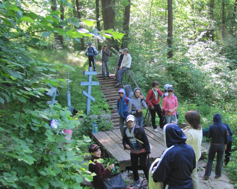 Schoolchildren at the Suprotivny spring